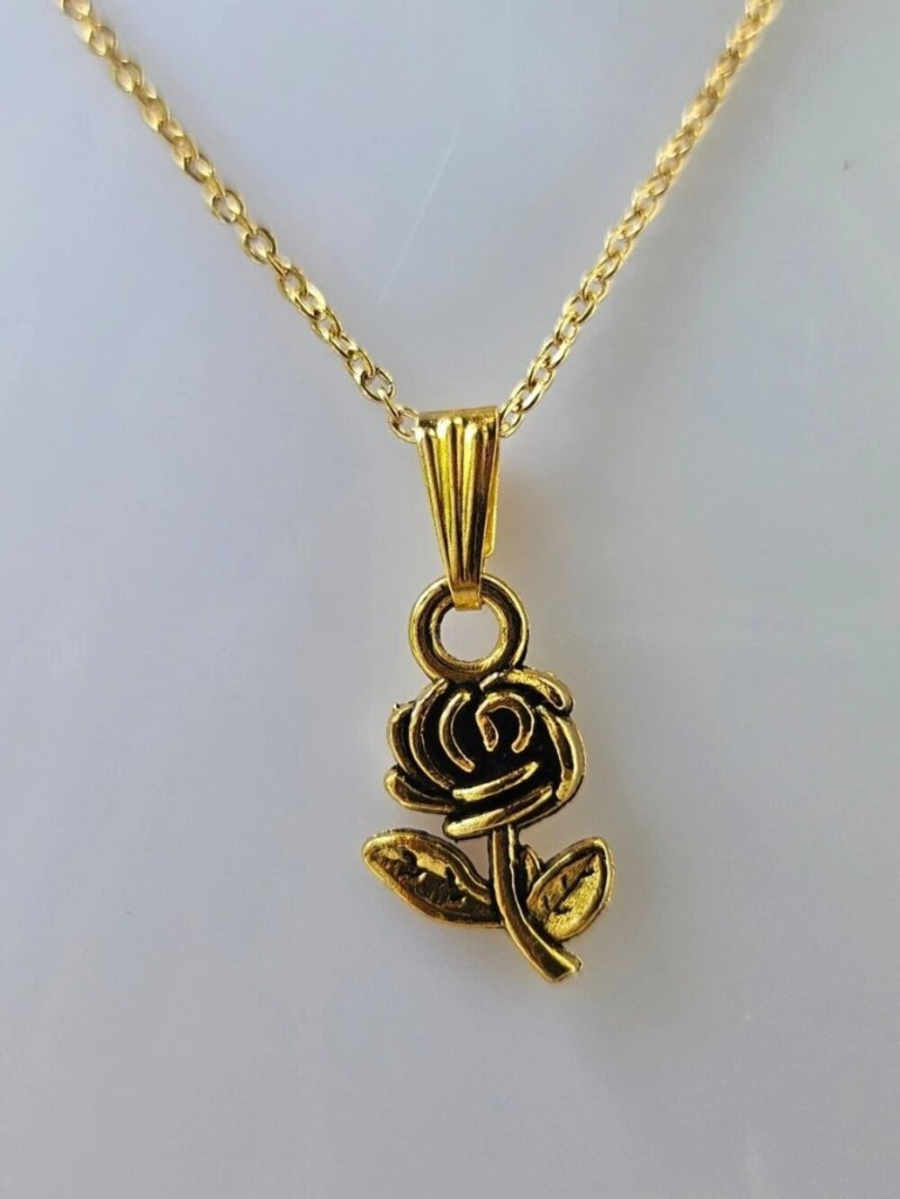 Fashion Necklace Flower Pendant Gold Tone Fashion Jewelry Gold Tone Chain